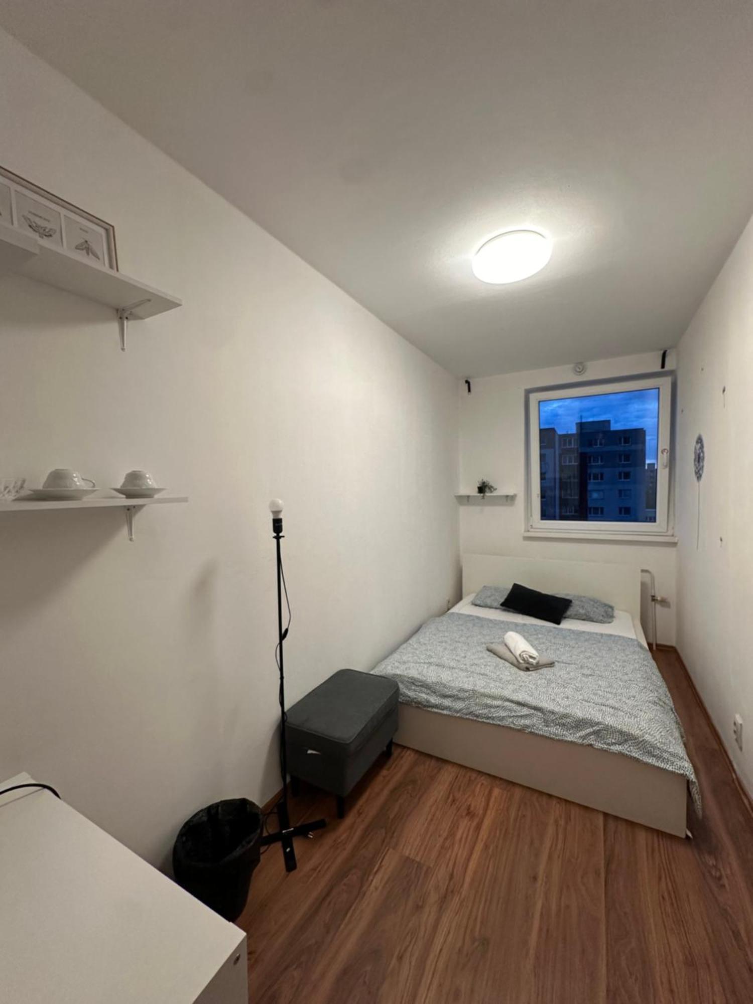 Room 1 Km From Center Bratislava Bagian luar foto